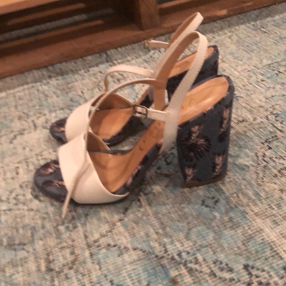 Selling these Vicenza shoes from Anthropologie - Picture 2 of 4